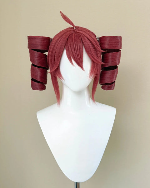 Kasane Teto rote Cosplay-Perücke mit geformten Spiral-Zöpfen